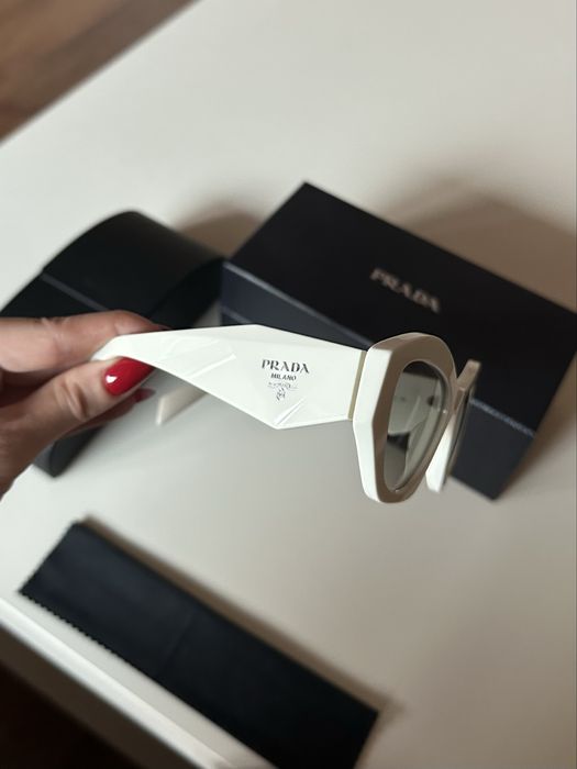 Слънчеви очила Prada