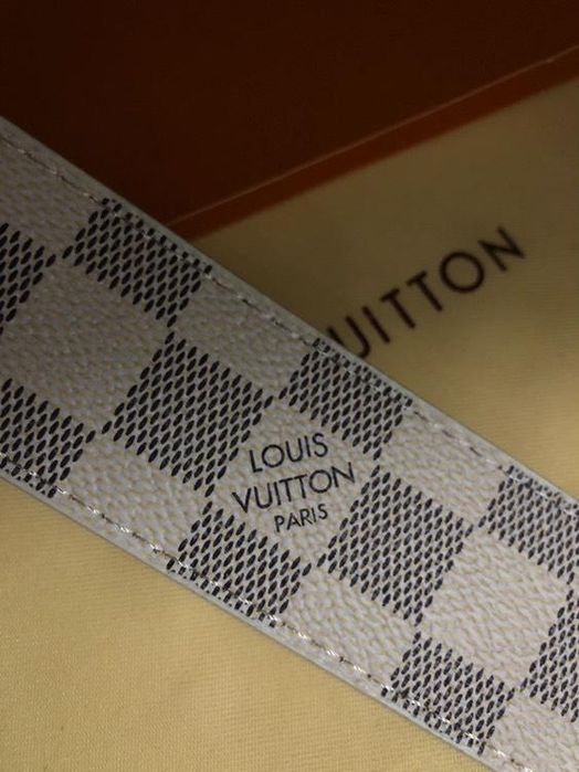 Curea Louis Vuitton albă