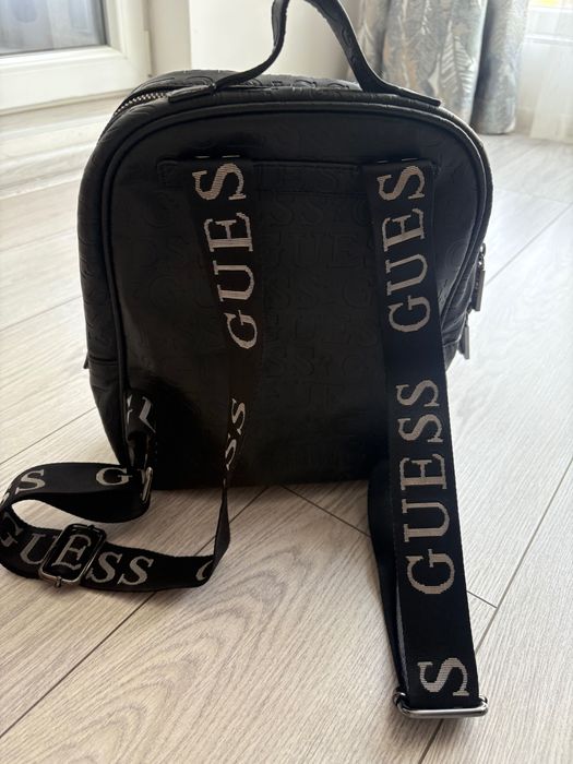 Дамска раница Guess