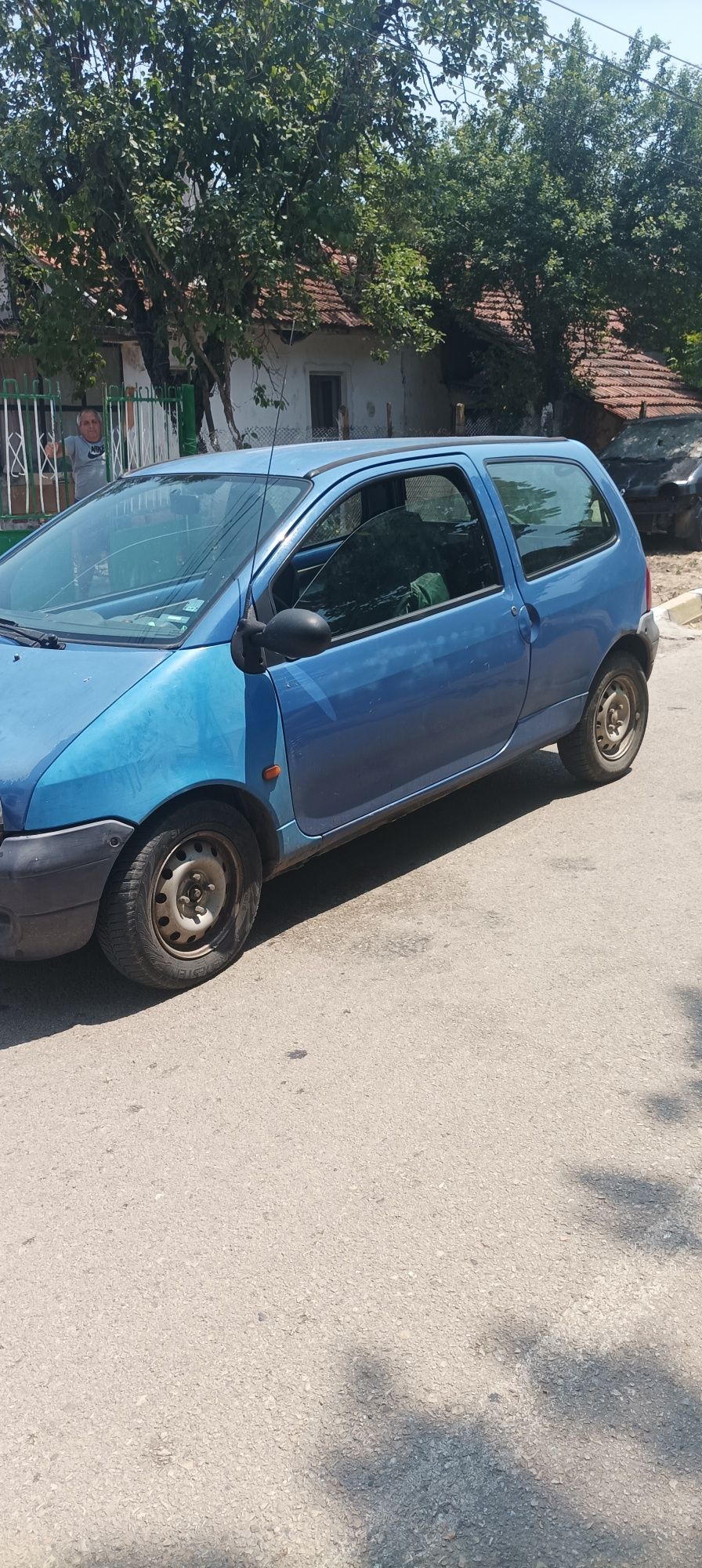 Продавам два автомобила
