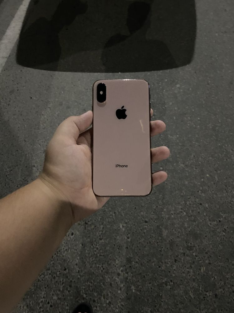 iPhone Xs.