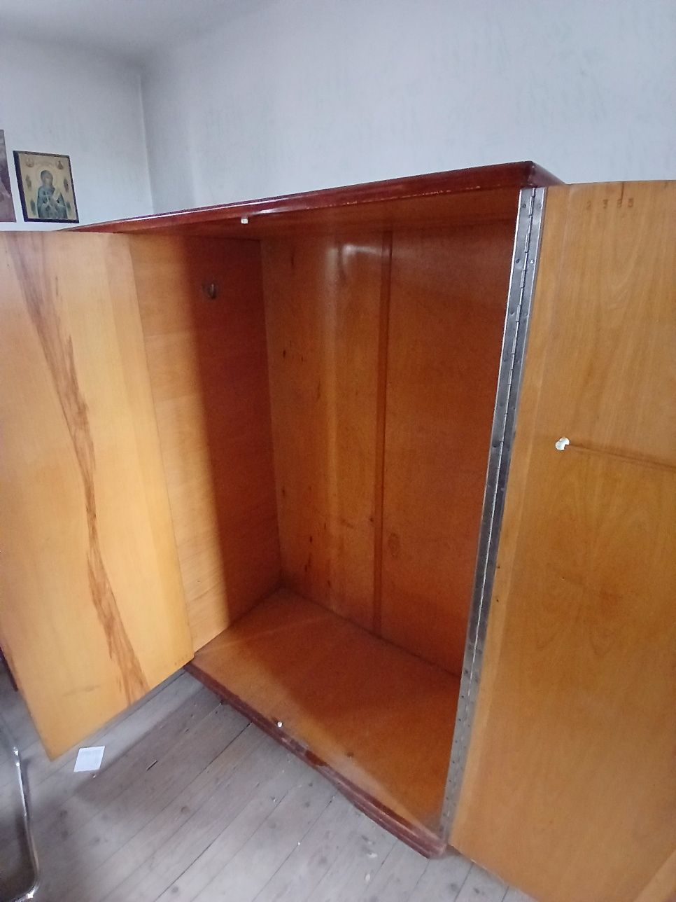 Vand șifonier de pe vremuri