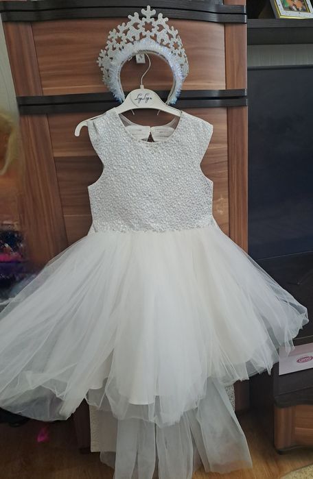 Продам платье снежинки
