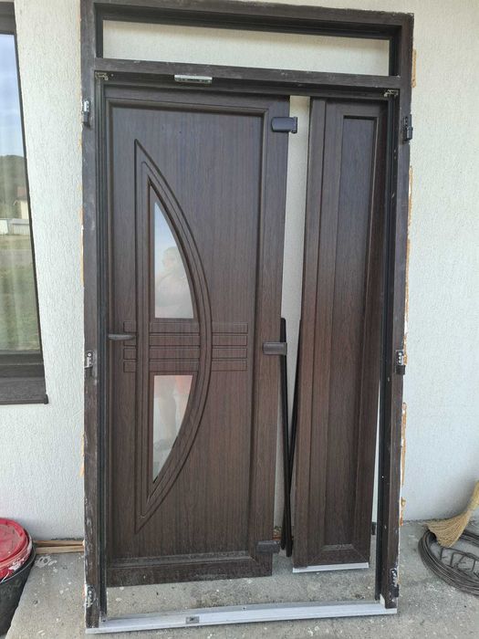 usa metalica la intrare in casa