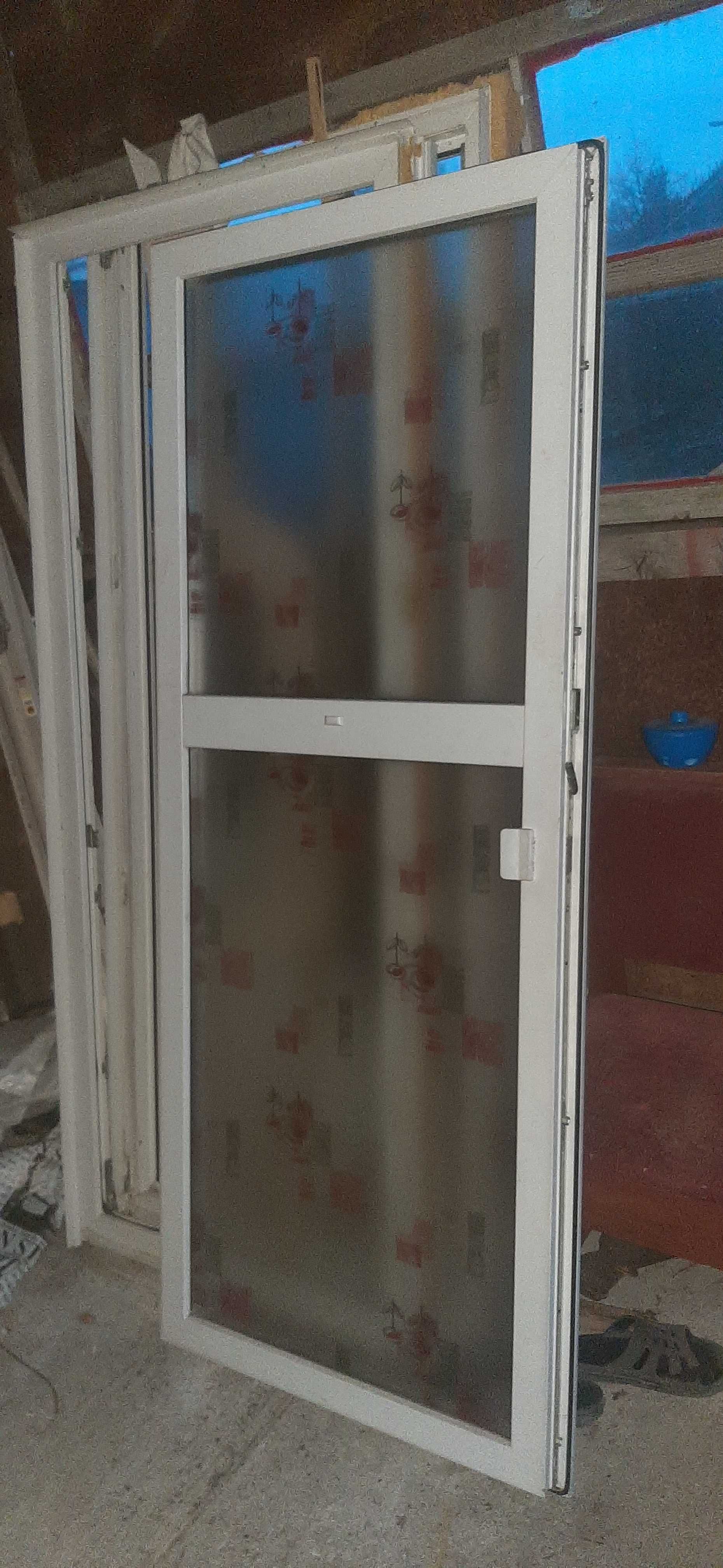 Двери балконные пластик стекло б/у 2 шт