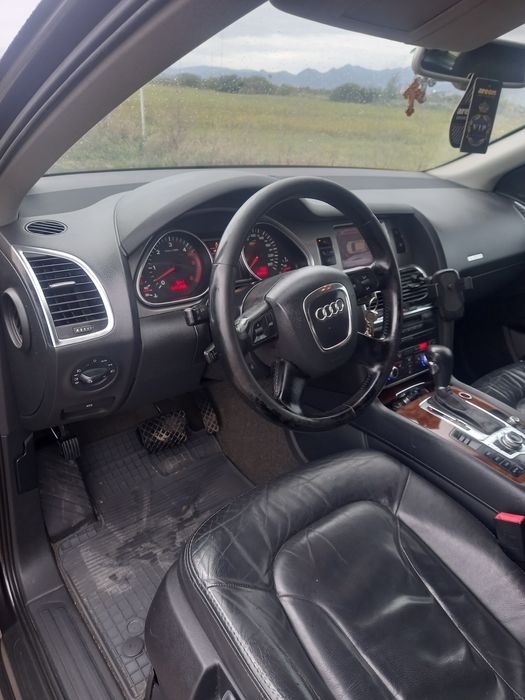 Vând Audi q7 la  5600 euro