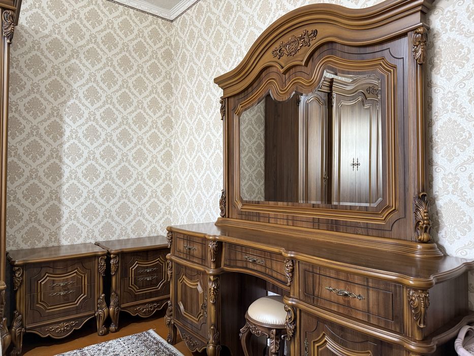 Спальный гарнитур