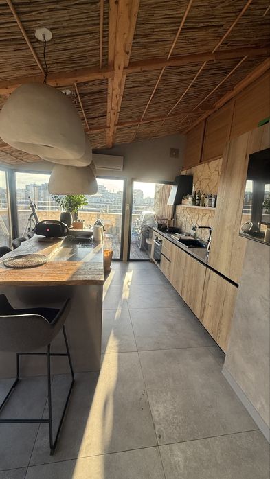 Penthouse Calea Calarasi, Piata muncii