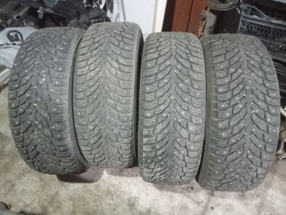 Продам шины комплект Нокиан Хакапелитта