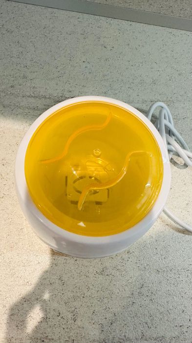 Уред за затопляне на бебешки шишета и бурканчета