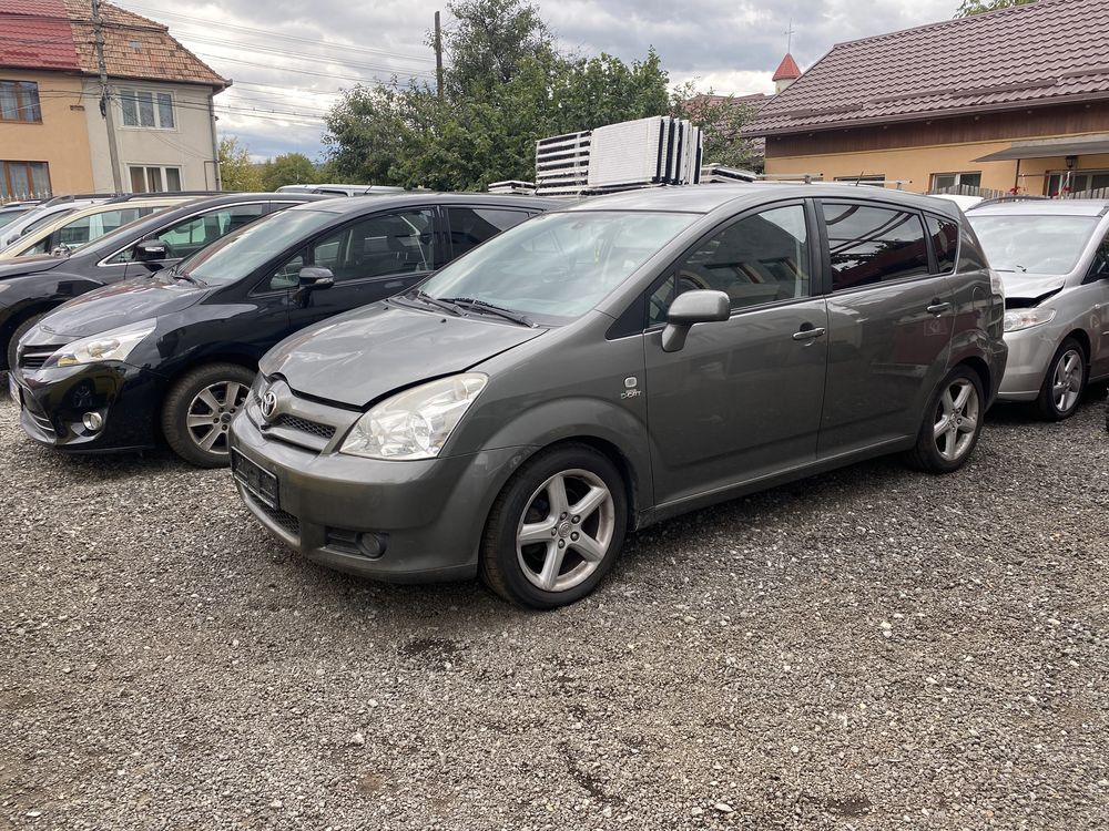 Dezmembrez Toyota corola verso2.0 116cp sau 2.2 D-CAT 177 cp