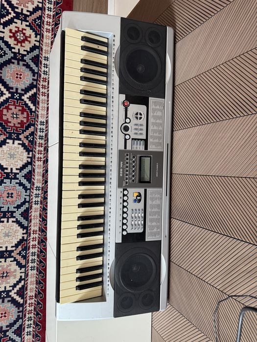 Продается синтезатор