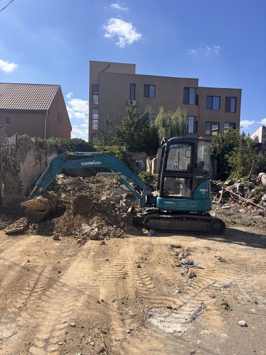 Miniexcavator  si  basculanta 5 tone de inchiriat