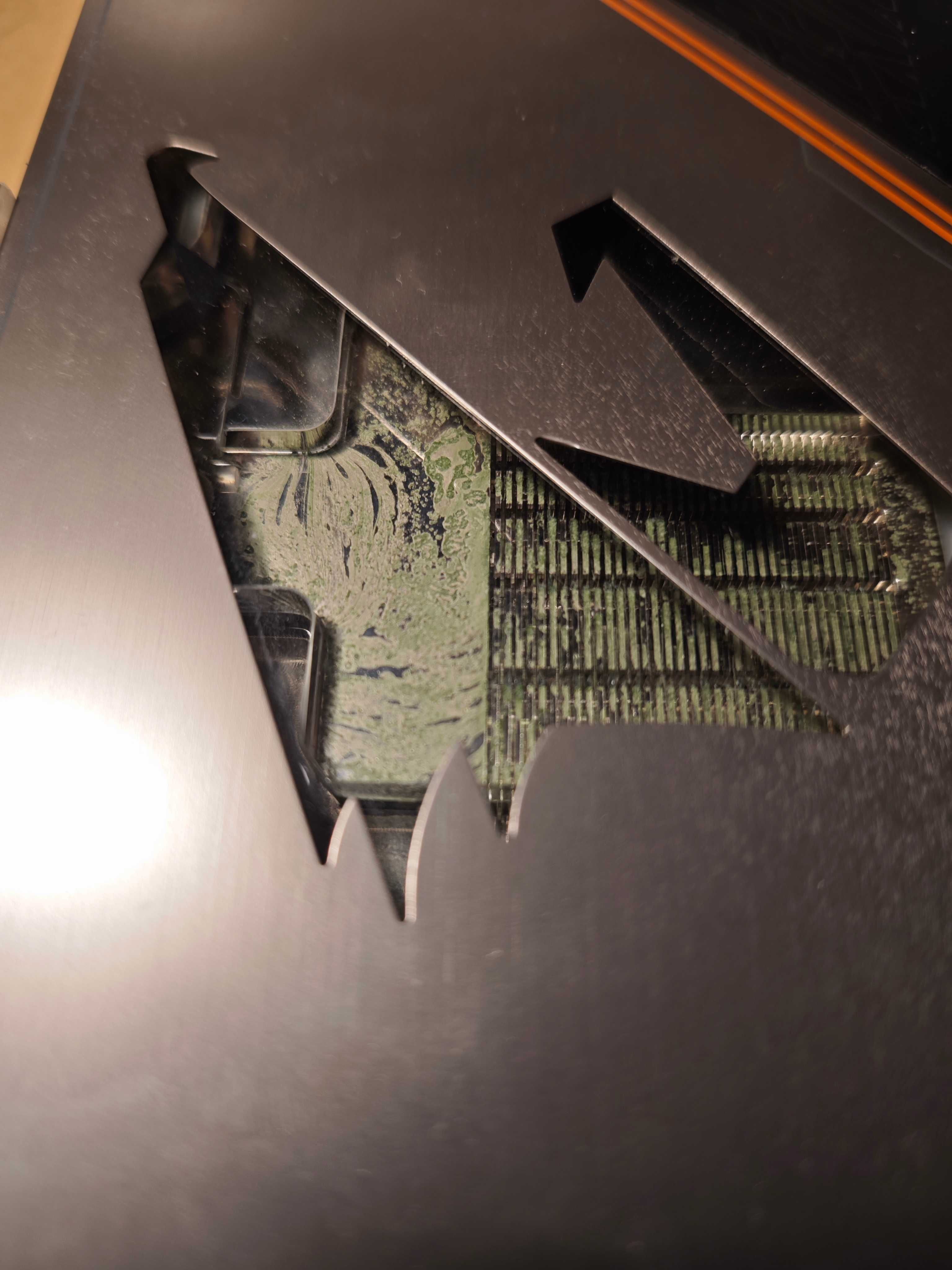 Продавам AORUS GeForce® GTX 1080 Ti Waterforce WB Xtreme Edition 11G