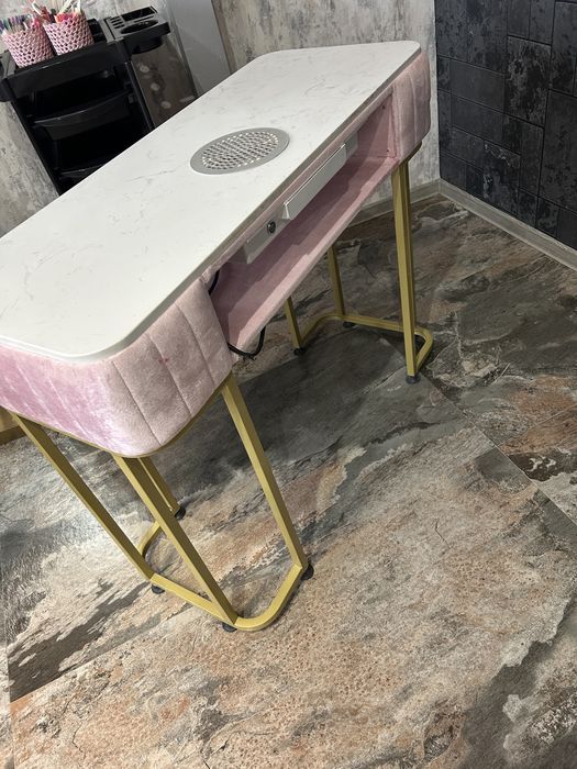 Masa pt manichiura cu aspirator inclus