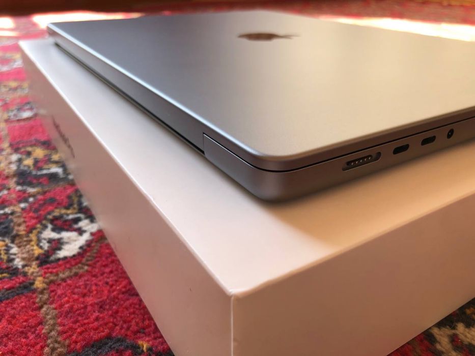 2021 Apple MacBook Pro 16-dyum M1 Pro Chip LL/A 16/512 Space Gray