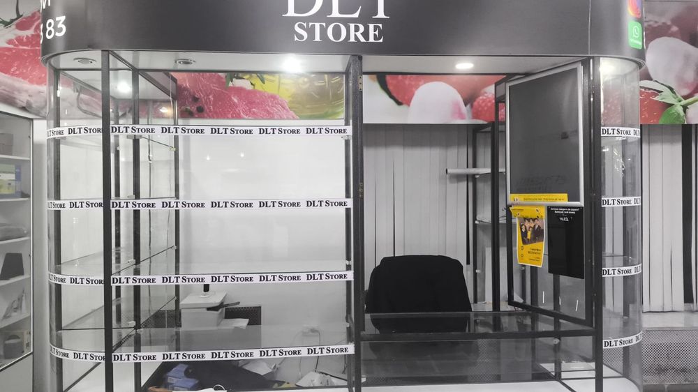 Продам витрину островок в магазине Инмарт