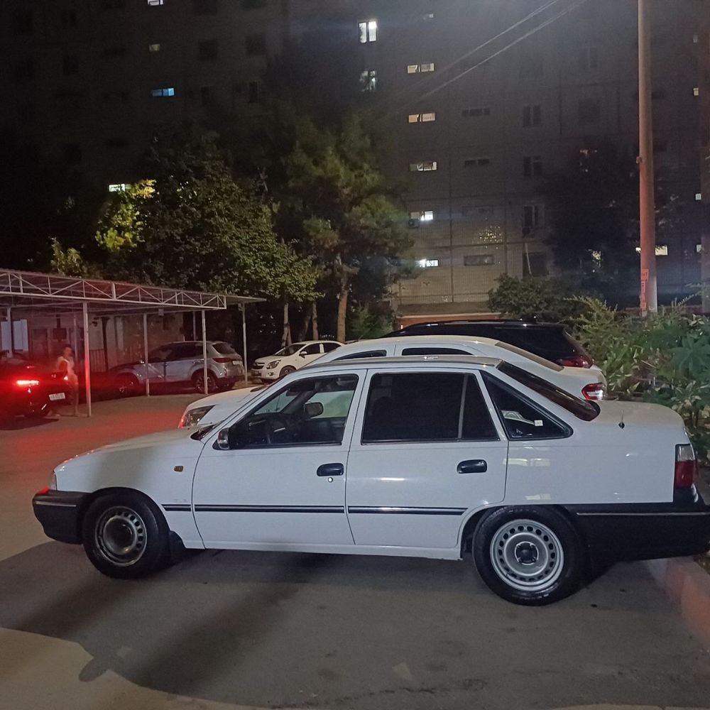 Daewoo Nexia 1 srochna soatiladi petno bor