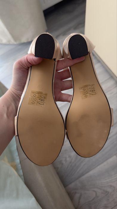 Sandale dama cu toc, elegante, crem