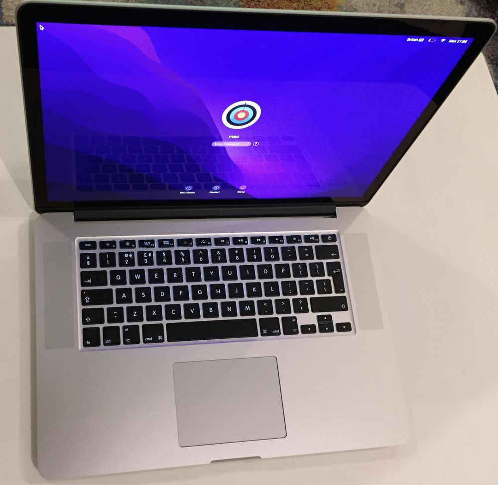 Vand MacBook Pro 15” Mid 2015 , 512 GB SSD, NOU