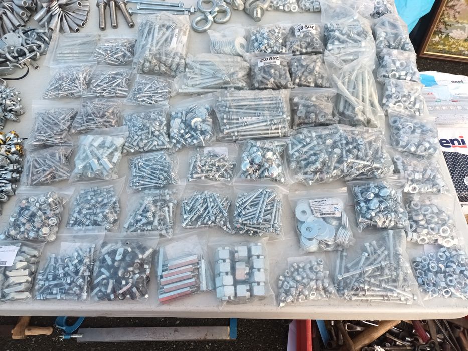 Diverse șuruburi inox alamă zincate auto papuci cupru