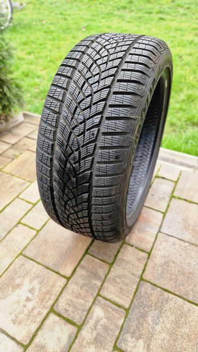 Anvelopa iarna 225 45 R 17 Goodyear