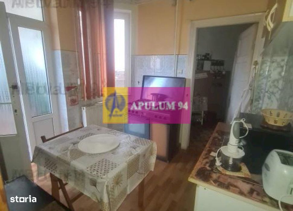 Apartament cu 3 camere de vânzare în Câmpina