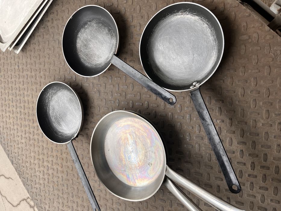 Сковородки и одна гастроемкость