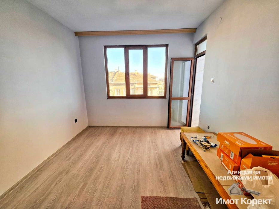 Продава се Четиристаен апартамент в Асеновград - 120 кв.м за 1135 €/кв.м - Снимка #2