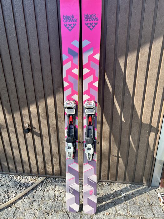 Black crows corvus (freeride, ski tura)