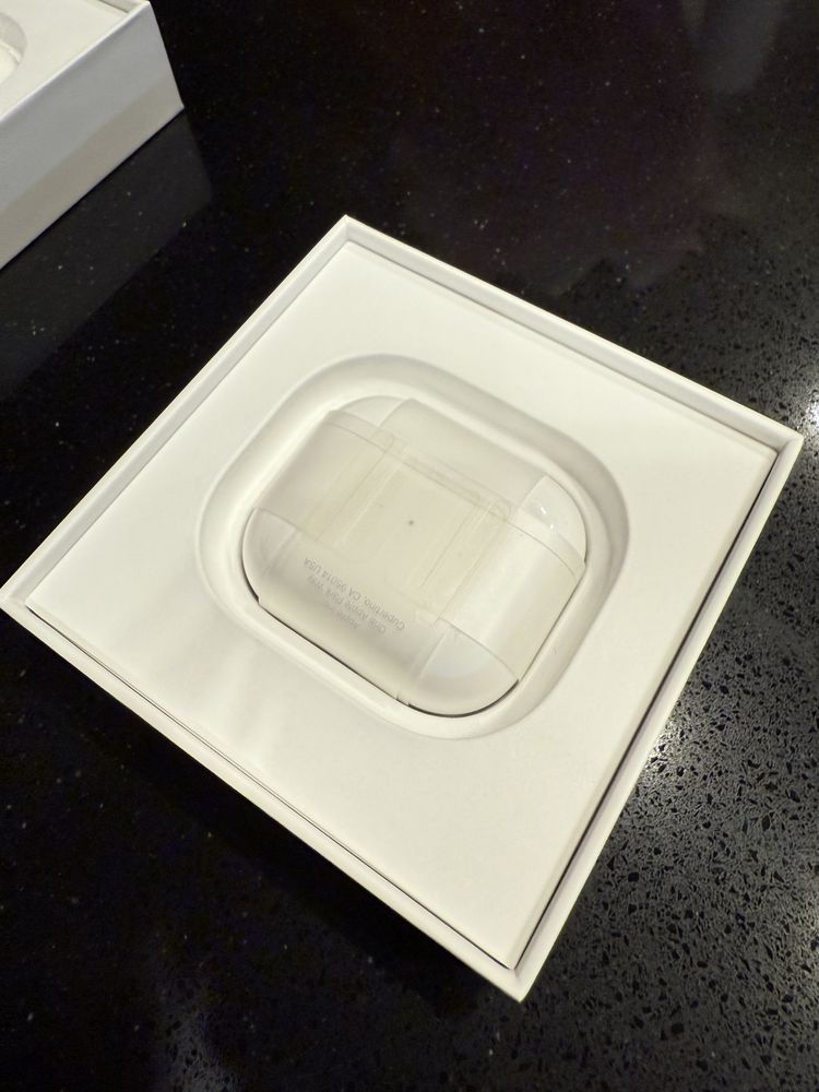 Безжични слушалки Apple AirPods 3