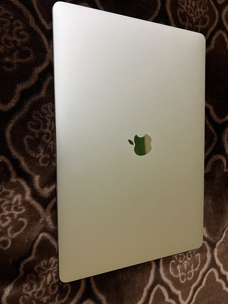 Macbook Pro i-7 2017 LLA