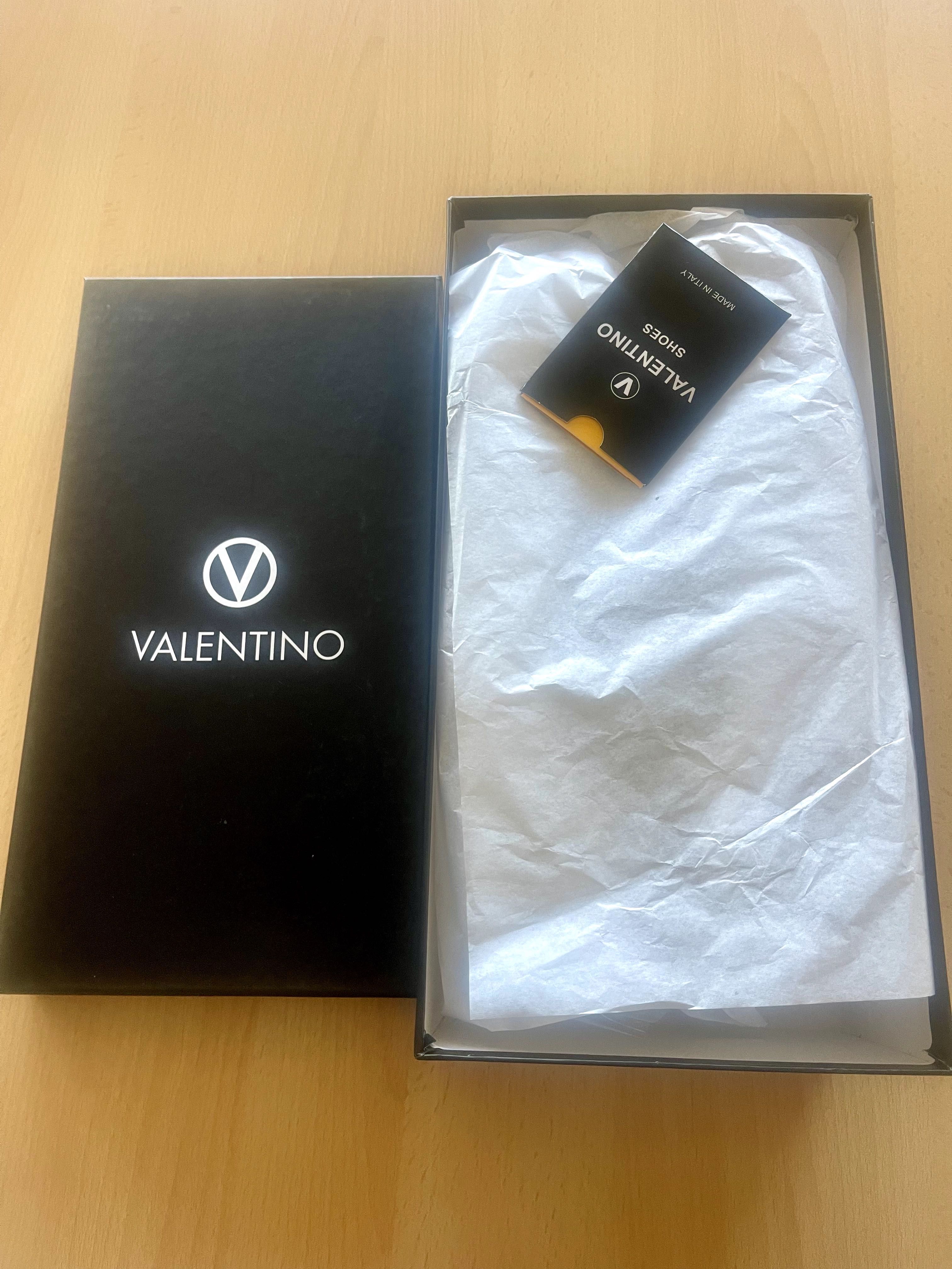 Бели дамски чехли Valentino by Mario Valentino