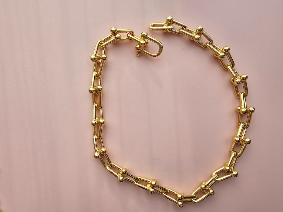 Колиета и гривни позлата