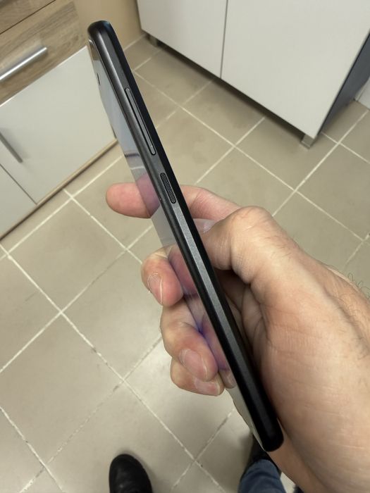 ZTE Blade V9 3/32gb - отличен