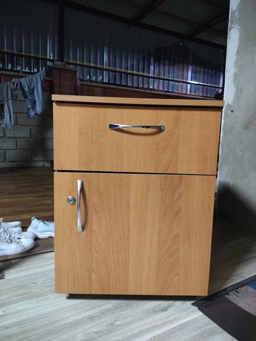 Тумбочка, тумба почти новый