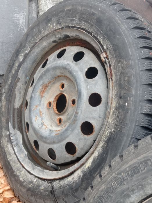 Продам зимние колеса в комплекте.