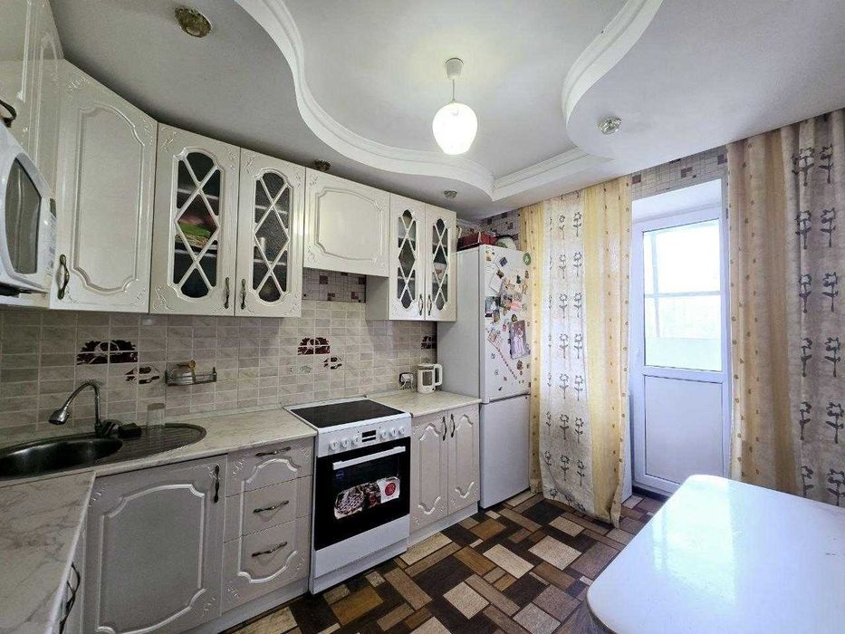 **Продам 3х квартиру в 6мкр р-н 10 школы с большой кухней