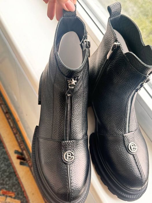 Продам зимние новые сапоги.