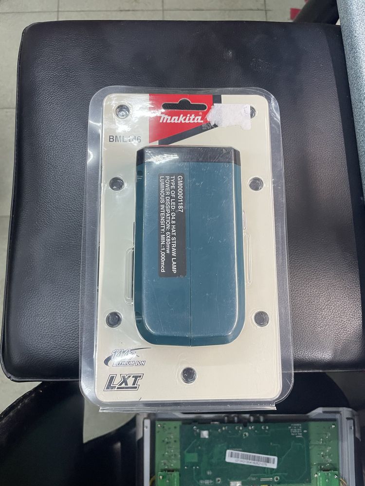 Лед прожектор/лампа/фенер makitabml 146  14.4v нов