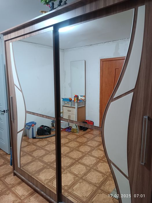 Продам прехожный шкаф с зеркалом родвижная
