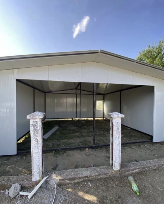 Vand garaje auto pe structura metalica