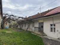 Vand casa in Reghin la curte comuna la pret de apartament in Reghin