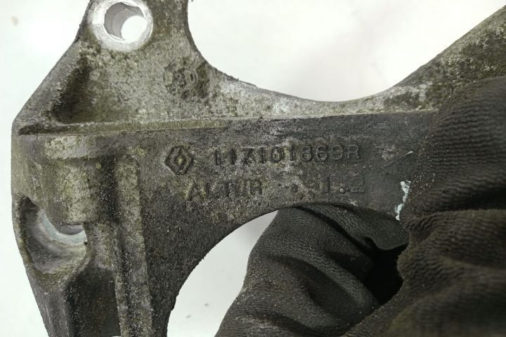 Suport alternator 117101869r 0.9 tce H4B Dacia Logan 2 seria
