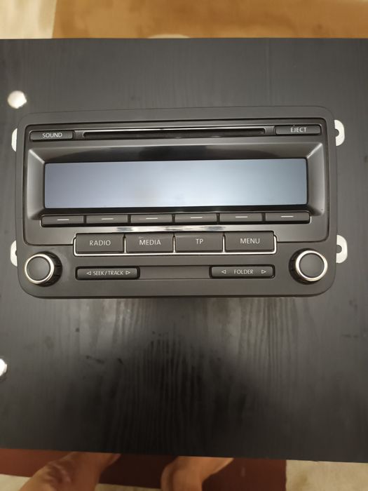 Vând radio CD.auto original Vw golf 5