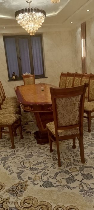 Мебел стол и стулья