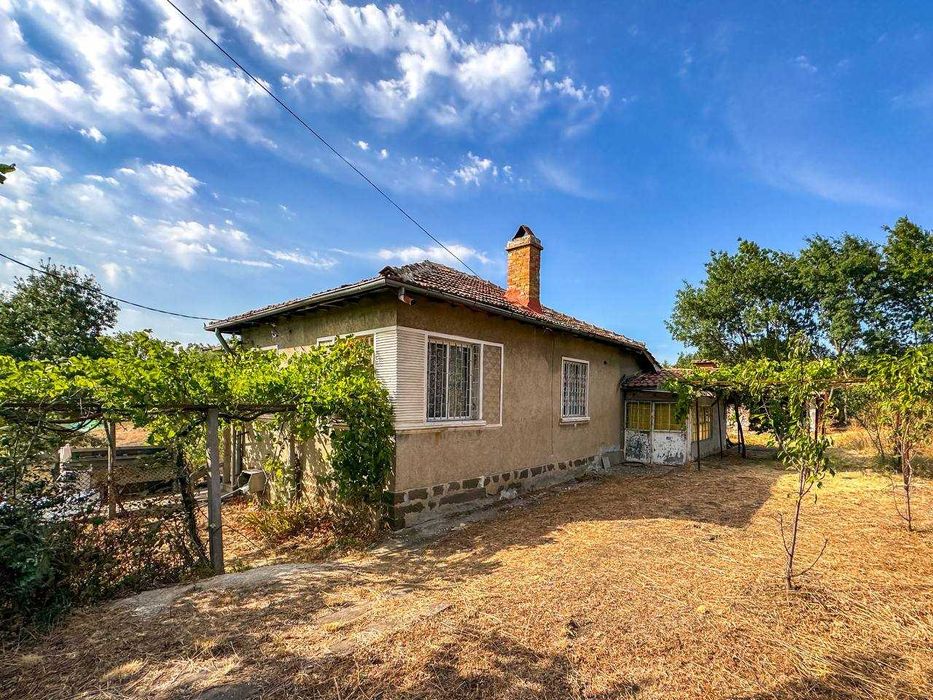 Двуетажна къща с двор в село Суходол, община Средец, област Бургас