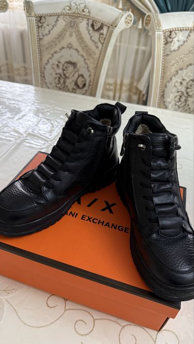 Зимние ботинки  (экокожа) в отличном состоянии, 38 размер.