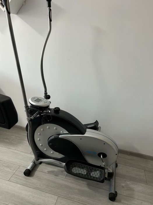 Bicicletă eliptică fitness – perfectă pentru antrenamente acasă