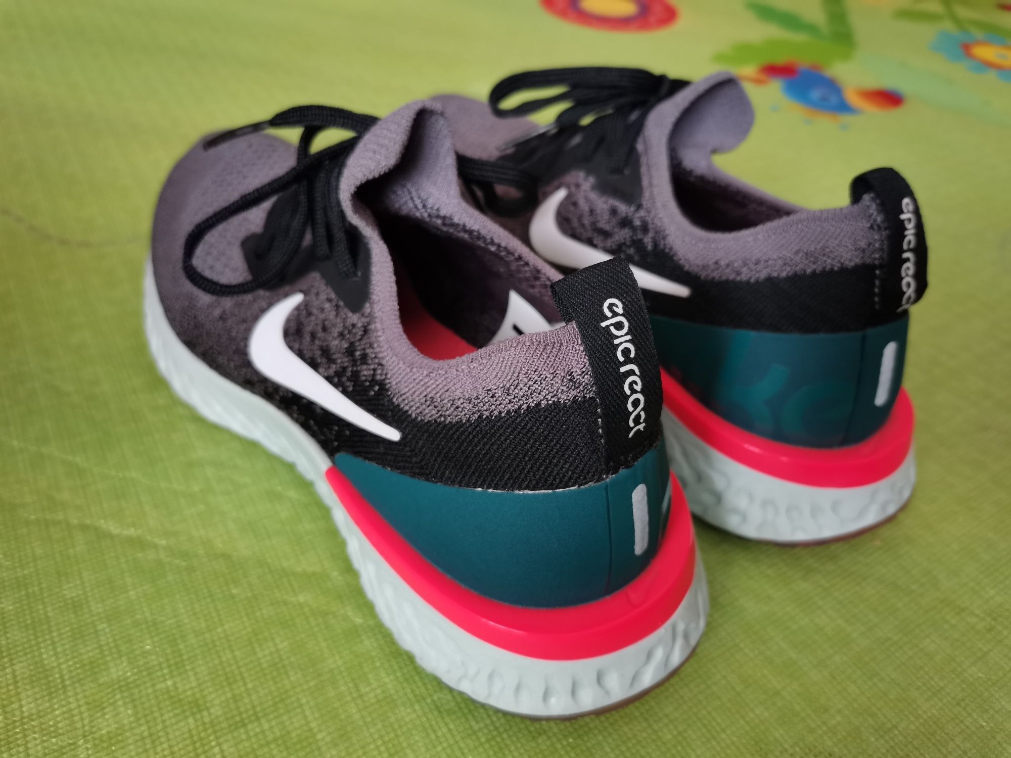 Adidasi Nike Epic React Flyknit